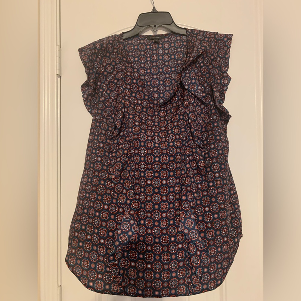 LIKE NEW Banana Republic V-Neck Geometric Blouse w/Butterfly Cap Sleeves l Large